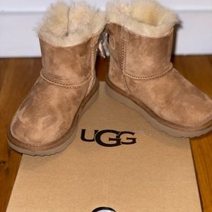 Kids Bailey bows Girl Uggs!!
